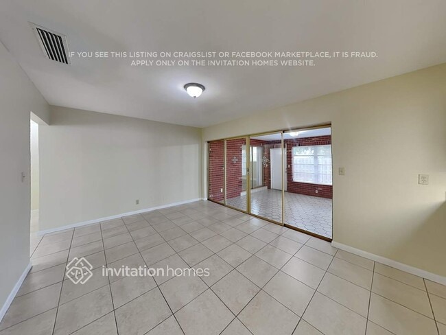 Building Photo - 2005 NE 62nd St