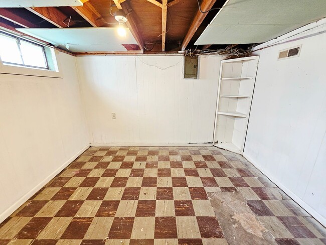 Building Photo - Move-In Ready 2BR/1BA Home w/ 2-Car Garage | Recently Updated