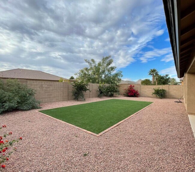 Building Photo - 1979 W Half Moon Cir