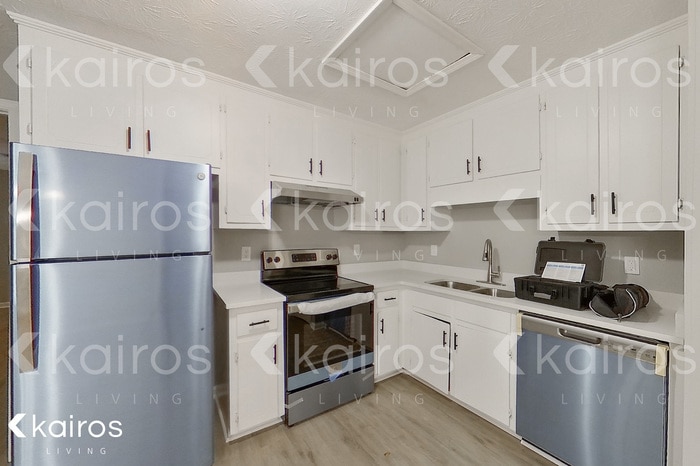 Building Photo - 400 Beaver Pointe Dr