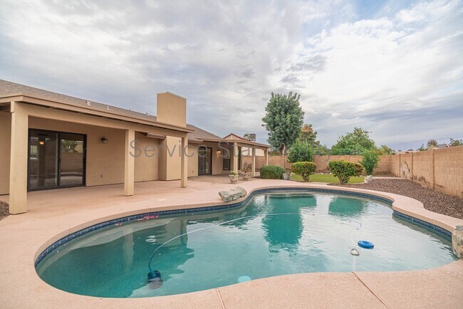 Building Photo - 6409 E Grandview Dr