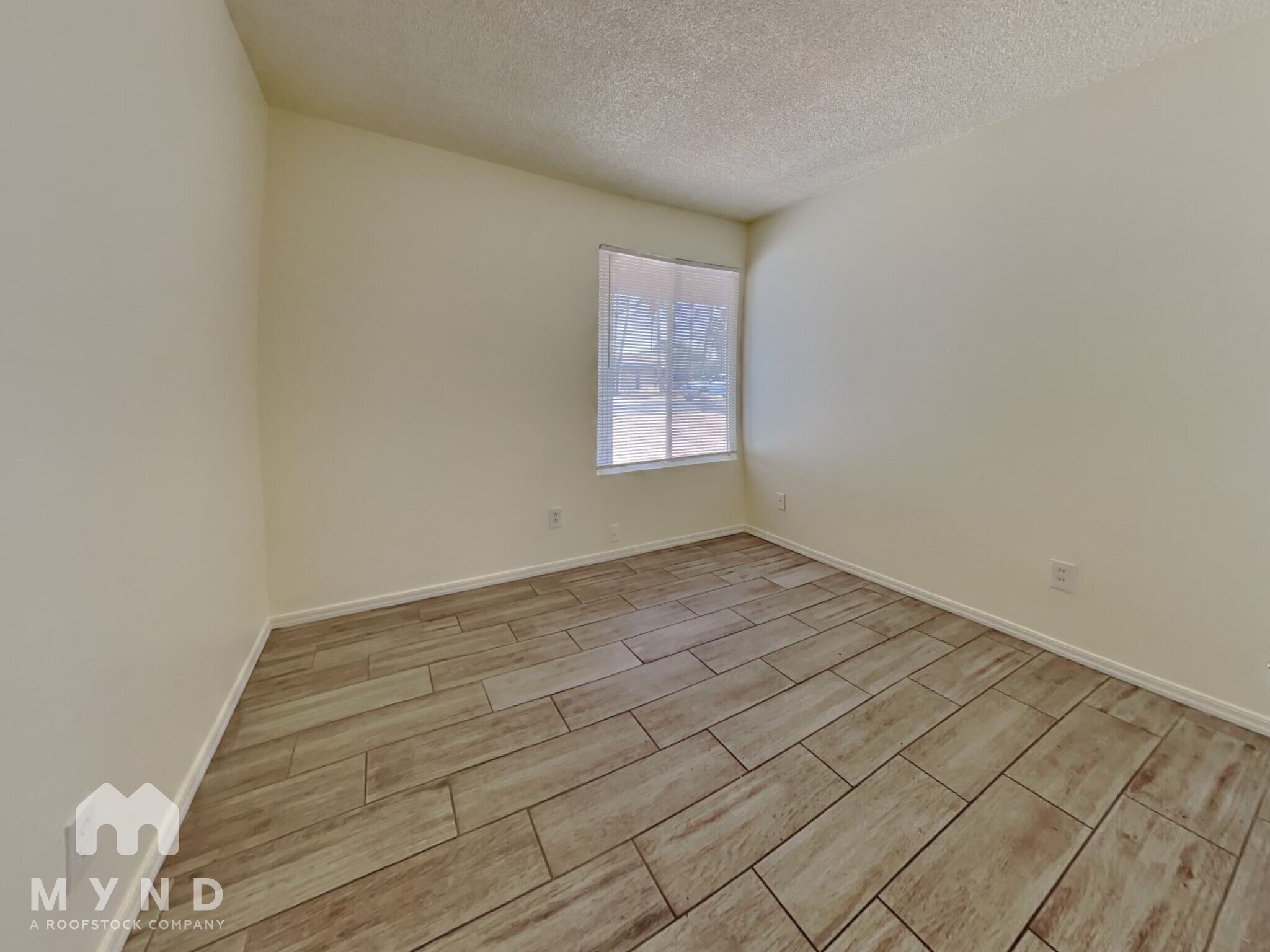 Building Photo - 5643 W Golden Ln