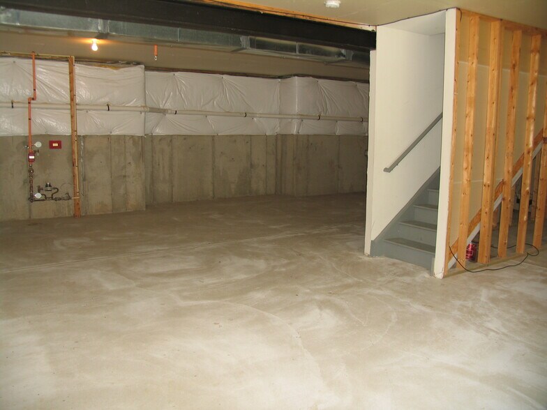 Building Photo - 2812 River Willow Dr