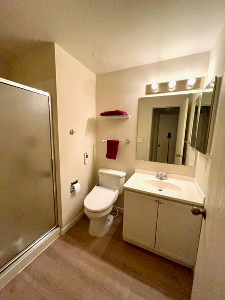 Building Photo - 707 N 130th St