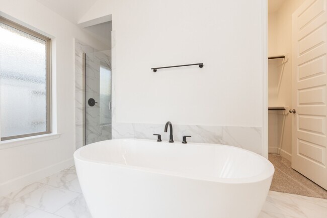 Building Photo - 2802 Sweet Honey Ln