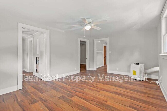 Building Photo - 3530 Admiral Dr