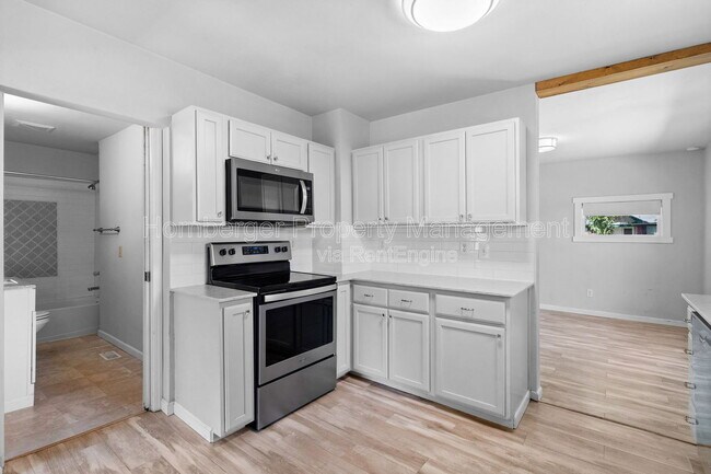 Building Photo - 1836 E 10th Ave