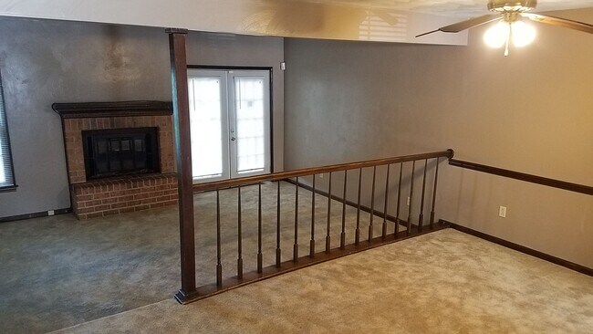 Building Photo - 5622 Picadilly Ln