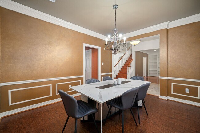 Building Photo - 5007 Cambridge St