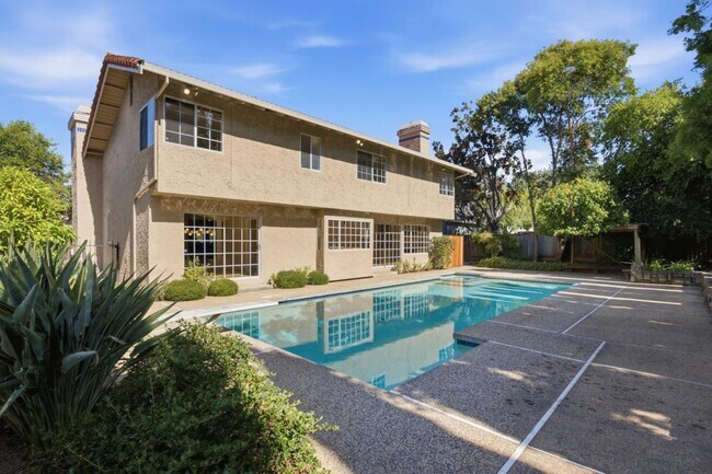 Building Photo - 7175 Cahen Dr