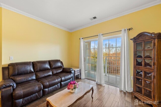 Building Photo - 540 Cranbury Rd