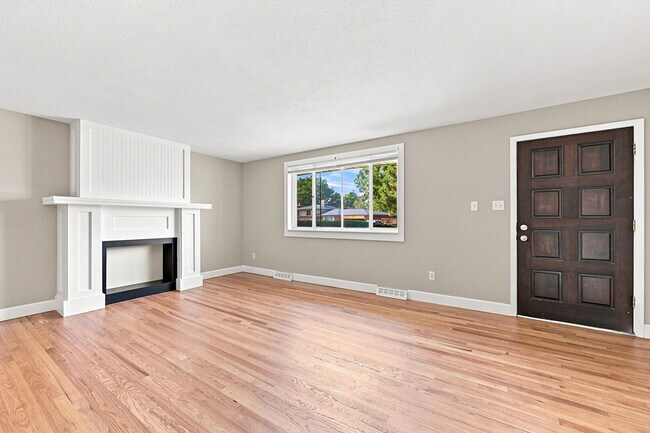 Building Photo - 3050 S Hobart Way