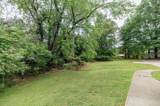 Building Photo - 215 Jennings Mill Rd