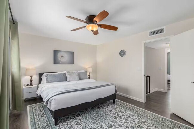 Building Photo - Heart of Old Town Scottsdale 2 bedroom 2.5 bathroom!