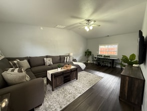 Building Photo - 8907 Amerigo Ave