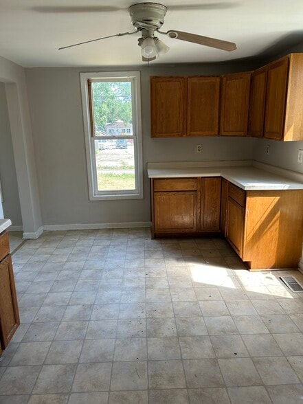 Building Photo - 251 Wildwood Rd