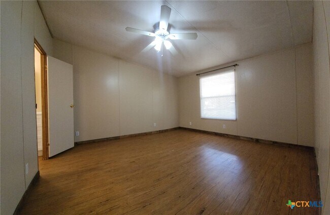 Building Photo - 590 Canal Ln