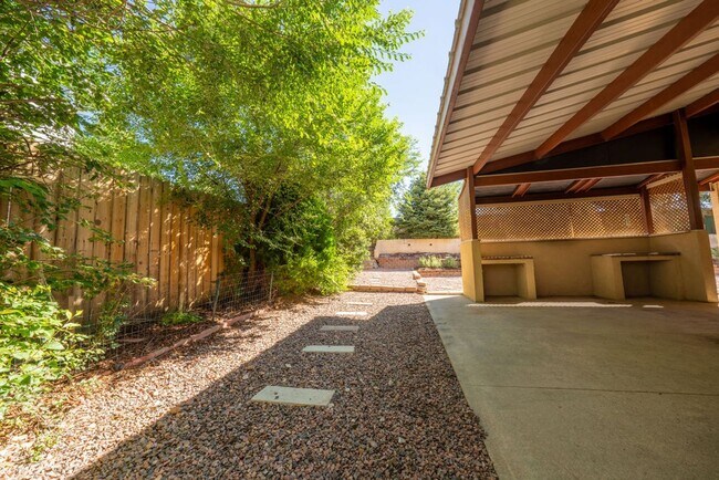 Building Photo - ***MOVE IN SPECIAL*** $500 OFF 1st MONTH'S...