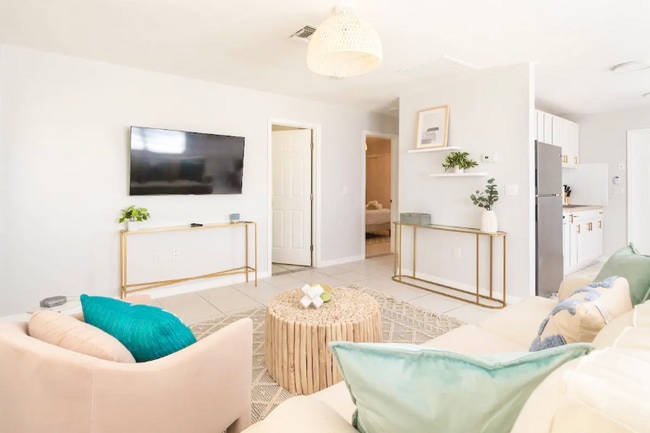 Building Photo - 2039 Monroe Ave