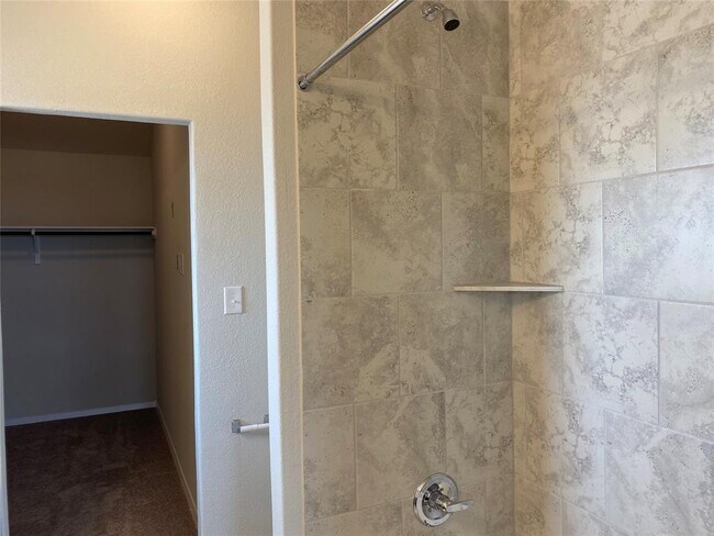 Building Photo - 106 Crooked Trail