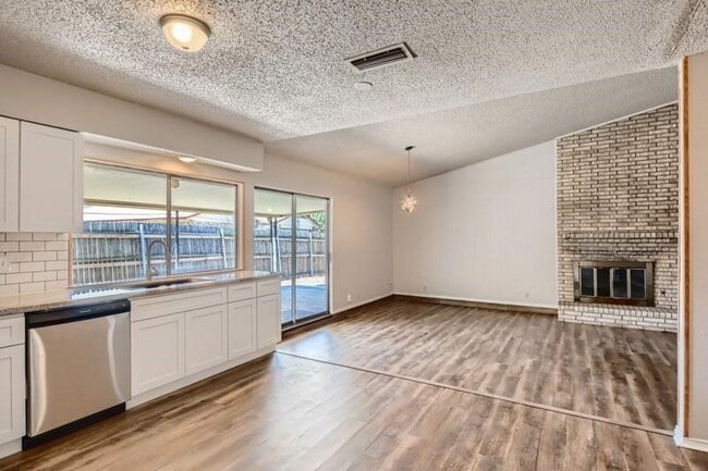Building Photo - 427 Quintana Dr