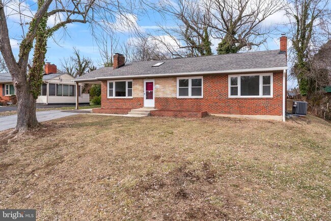 Building Photo - 4502 Henderson Rd