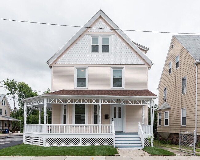 Primary Photo - 58 Saunders St