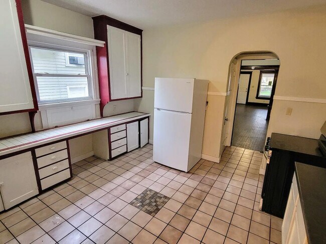 Building Photo - 33 E Norman Ave