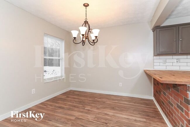 Building Photo - 917 Brookwood Dr