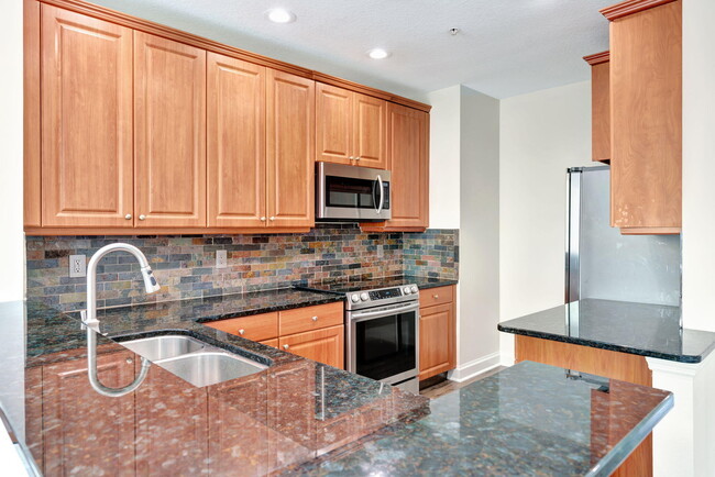 Building Photo - 2562 Gardens Pkwy