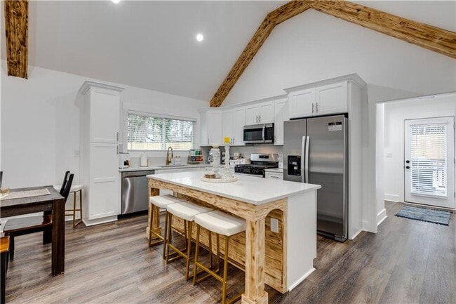 Building Photo - 551 Woodrow Ave