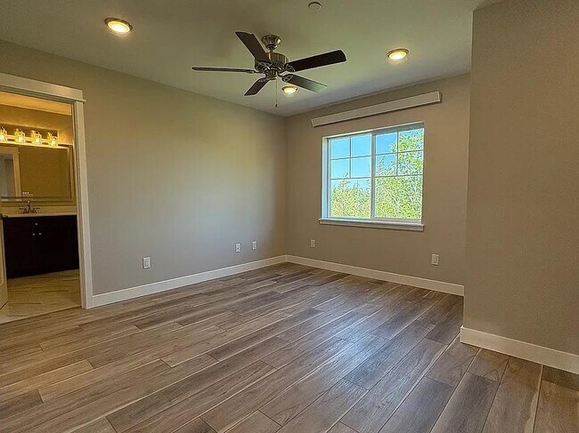 Building Photo - 3621 Sussex Dr