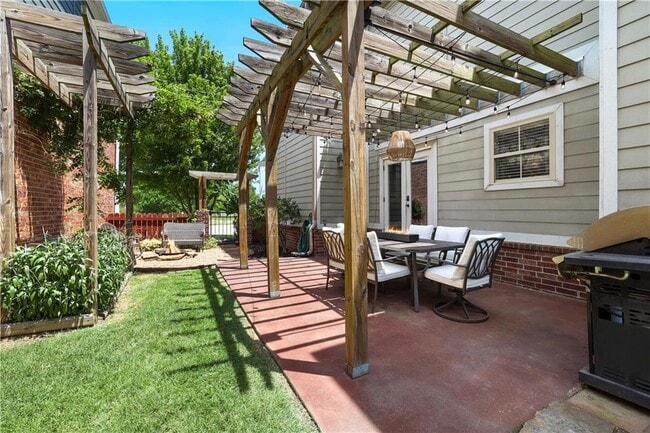 Building Photo - 619 N Rupple Rd