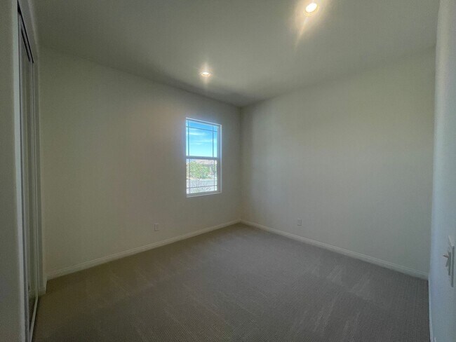 Building Photo - Victorville New Construction 5 bedroom!