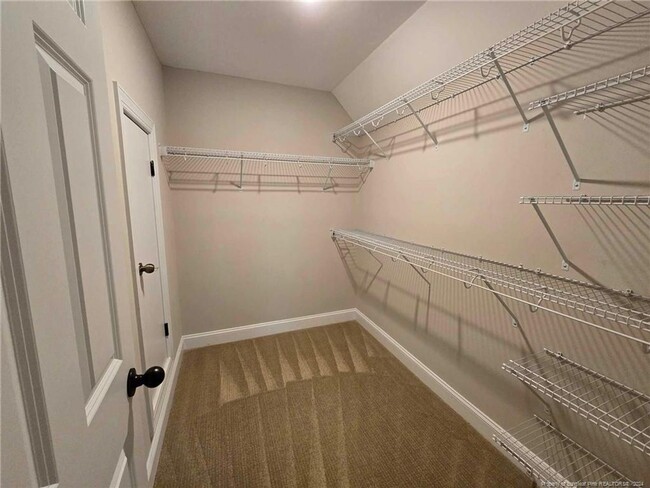 Building Photo - Rental in gated Gates Four!