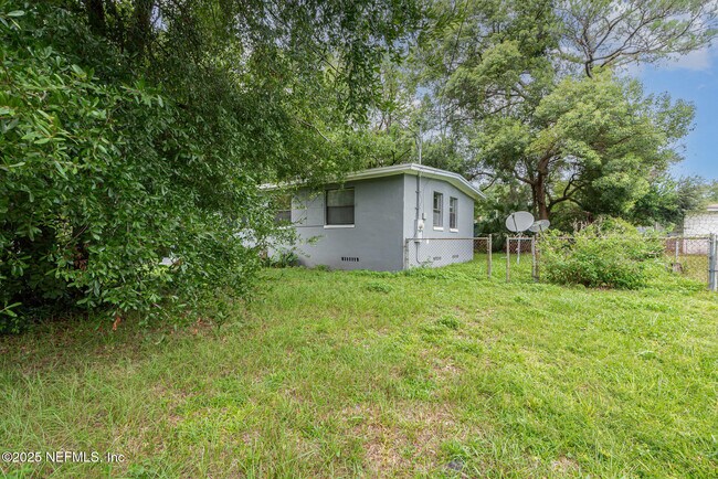Building Photo - 4523 Trenton Dr S