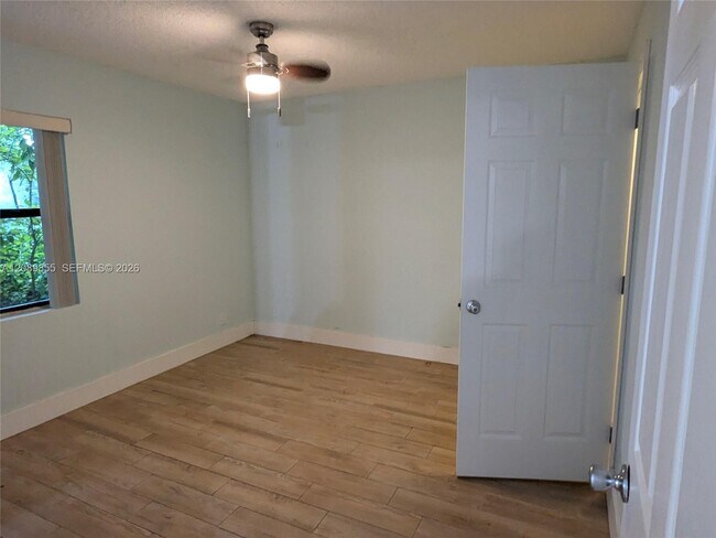 Building Photo - 9999 Summerbreeze Dr