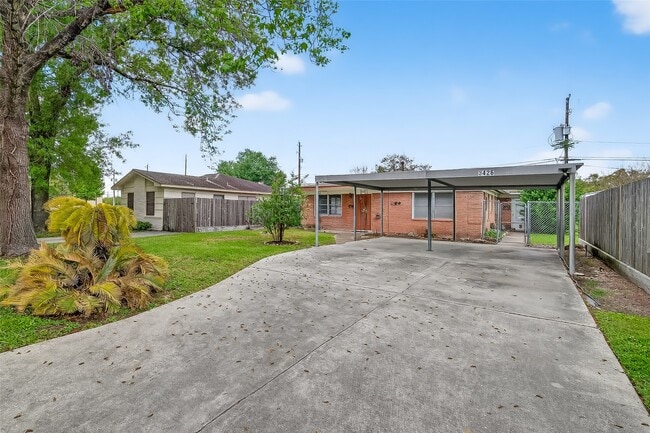 Building Photo - 3428 Bradford St