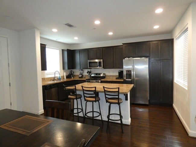 Building Photo - Fabulous Newer Home in Gated Santa Maria Community