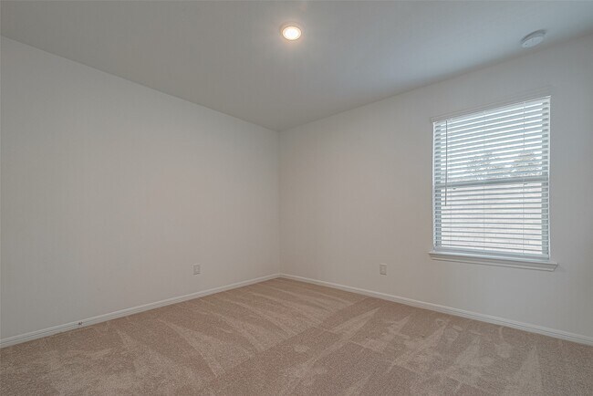 Building Photo - 325 Maple Bark Trl