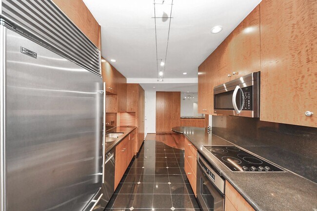 Building Photo - 5050 Ambassador Way