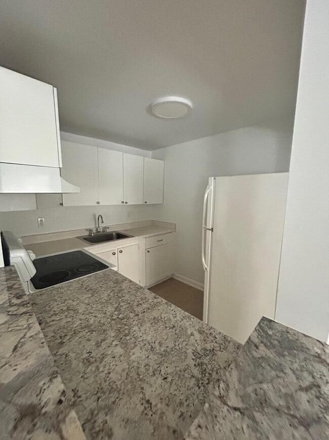 Building Photo - 555 Purdy Ln