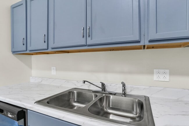 Building Photo - Escape to Serenity: Experience the Charm of our One-Bedroom Cottage!