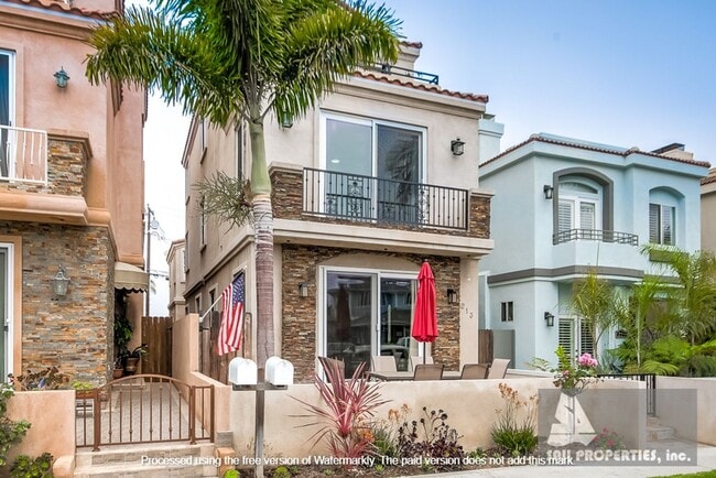 Building Photo - Gorgeous, Large downtown Huntington Beach Vacation Rental