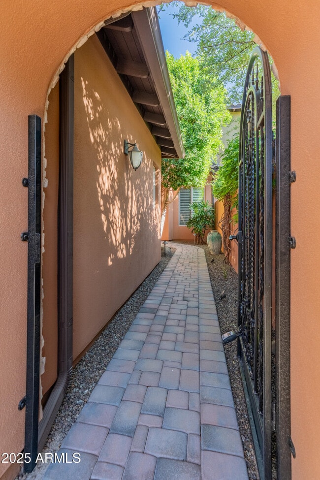 Building Photo - 12073 W Desert Mirage Dr