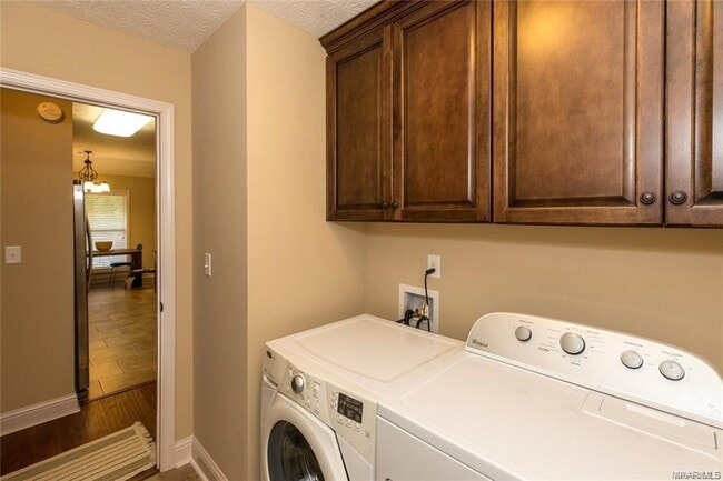 Building Photo - 175 Serene Ln