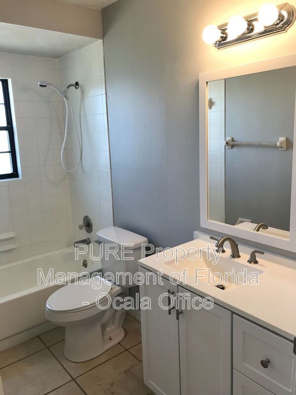 Building Photo - 24 Dogwood Dr Ct