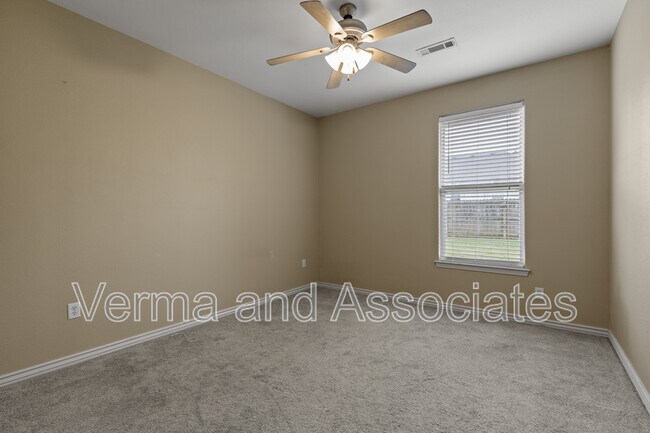 Building Photo - 4307 SW Fieldstone Blvd
