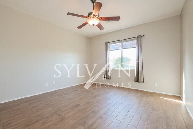 Building Photo - The living is easy in this 3 BR, 2 BA