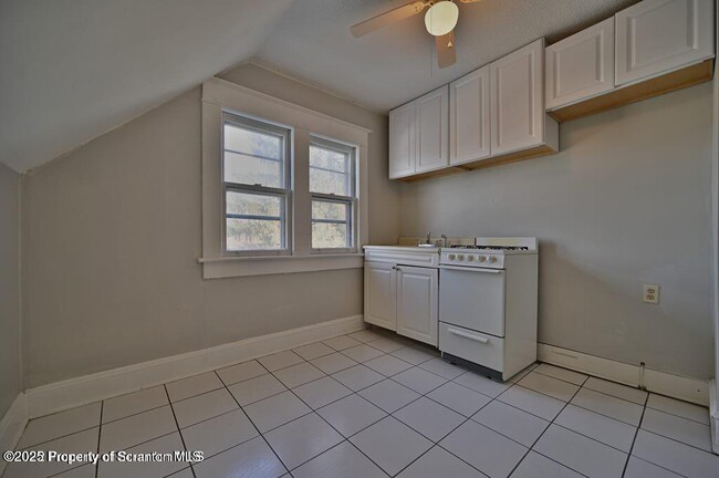 Building Photo - 2211 Brown Ave
